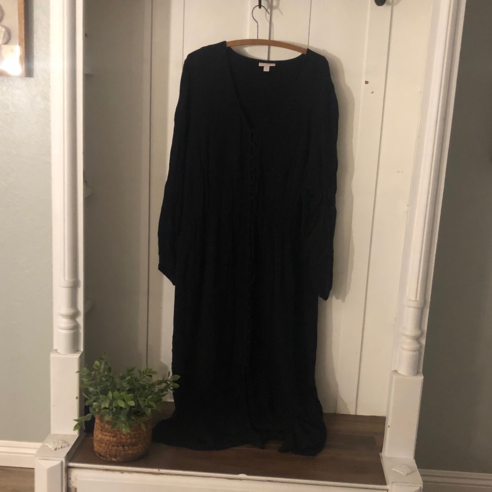 Knox Rose Black Button-Down Dress. Bought new never worn. draw string waist